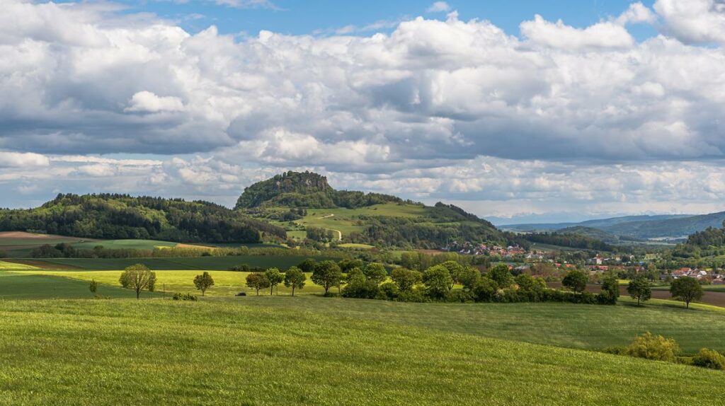 Hohentwiel, Hegau-Landschaft bei Singen